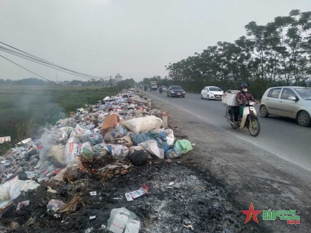 Cần dẹp ngay bãi rác tự phát